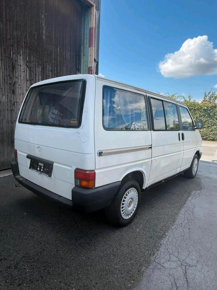 Volkswagen T4 Multivan Camper 1.9 Diesel пробіг: 276698 рік: März 1995 Diesel потужність:80 PS ціна: 2199 - Фото 9