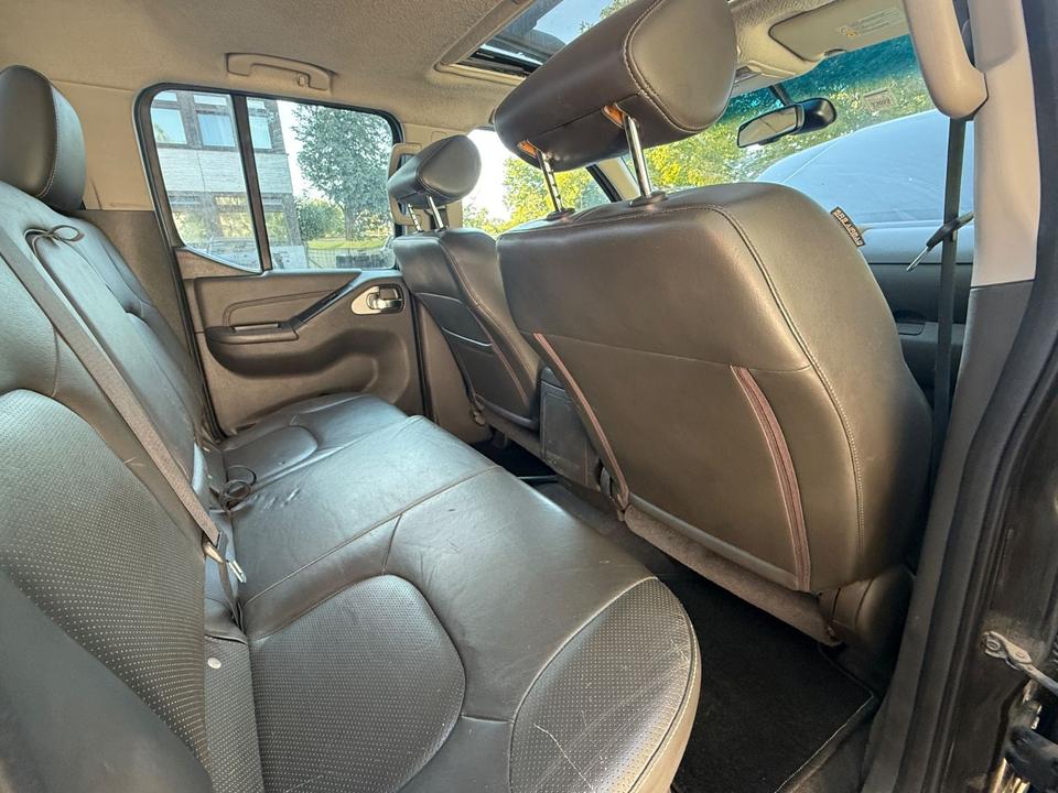Nissan Navara Pickup Double Cab LE V6 4x4 LB пробіг: 187000 рік: März 2014 Diesel потужність:231 PS 4 (Grün) Euro5 ціна: 4790 Schwarz - Фото 13
