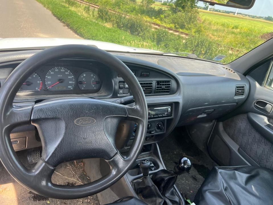 Потужний позашляховик для потреб на фронт Ford Ranger 2.5 TD 4X4  пробіг: 230500 рік: Dezember 2001 Diesel потужність:109 PS коробка: Manuell ціна: 2350 - Фото 5