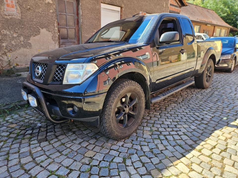Nissan Navara 4x4 пробіг: 290000 рік: März 2006 Diesel потужність:171 PS коробка: Manuell ціна: 5699 - Фото 1