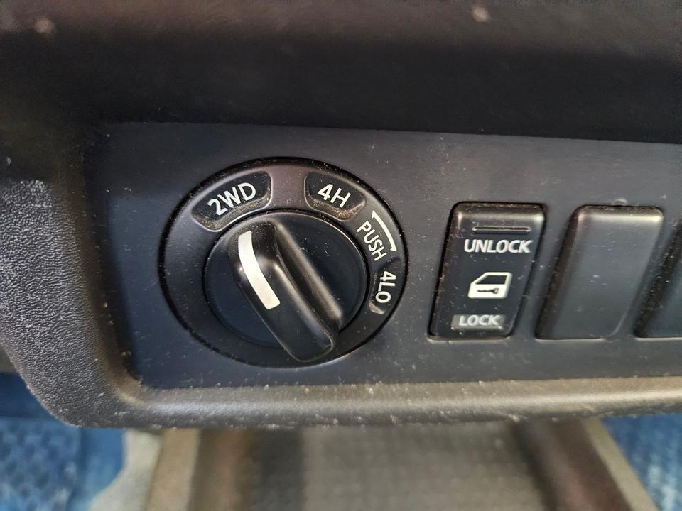 Nissan Navara 4x4 пробіг: 290000 рік: März 2006 Diesel потужність:171 PS коробка: Manuell ціна: 5699 - Фото 12