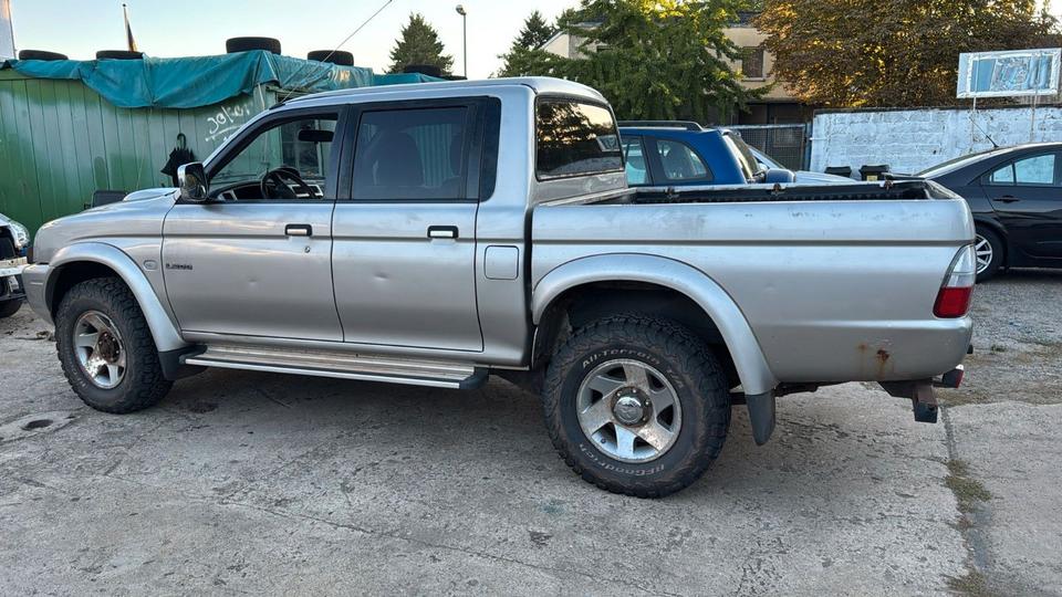 Mitsubishi L200 4x4 пробіг: 256000 рік: Januar 2005 Diesel коробка: Manuell ціна: 4999 - Фото 2