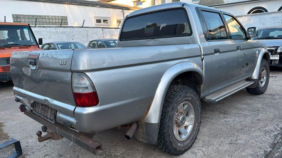 Mitsubishi L200 4x4 пробіг: 256000 рік: Januar 2005 Diesel коробка: Manuell ціна: 4999 - Фото 3