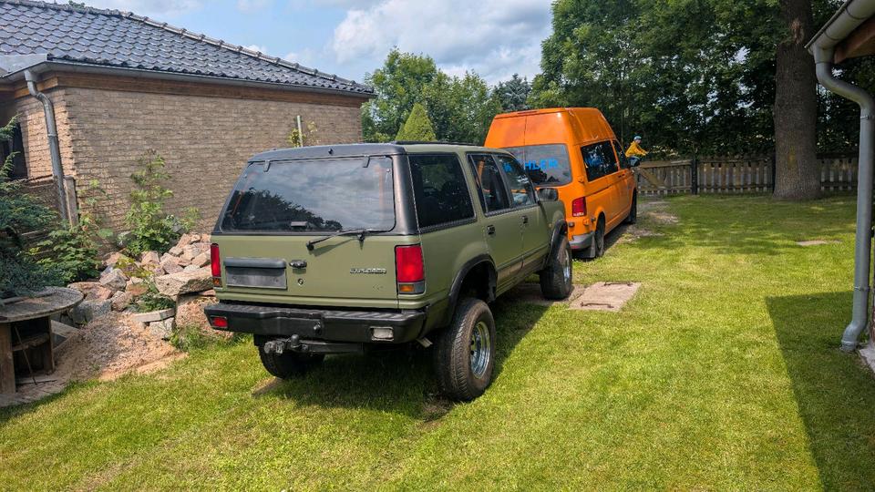 Авто для військових  з Європи Ford Explorer U2 (UN46)  пробіг: 217 Benzin потужність:160 PS ціна: 2999 - Фото 1