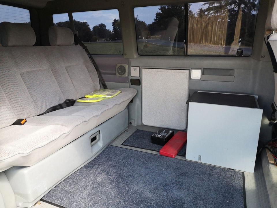 Volkswagen VW T4 Multivan  пробіг: 430960 рік: März 1995 Diesel потужність:77 PS коробка: Manuell ціна: 2400 - Фото 6