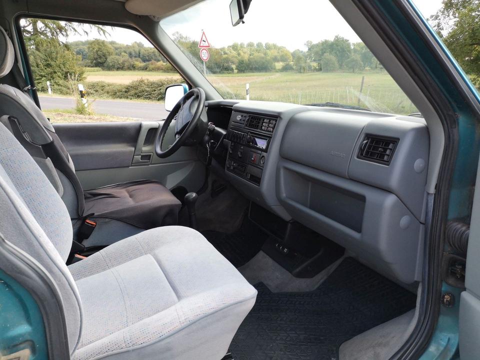 Volkswagen VW T4 Multivan  пробіг: 430960 рік: März 1995 Diesel потужність:77 PS коробка: Manuell ціна: 2400 - Фото 7