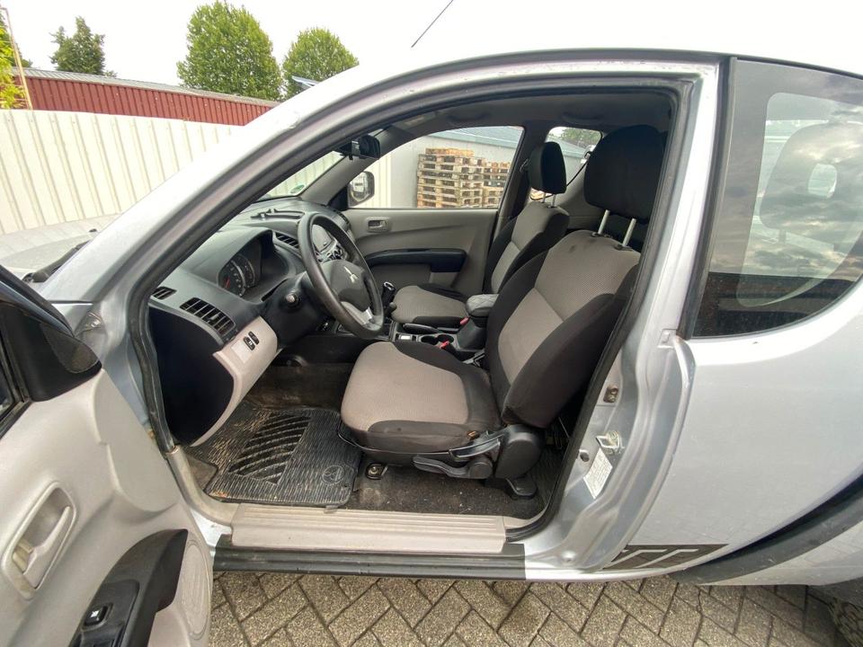 Mitsubishi L200 PICK UP 4X4 пробіг: 218000 рік: März 2010 Diesel ціна: 4999 Silber - Фото 15