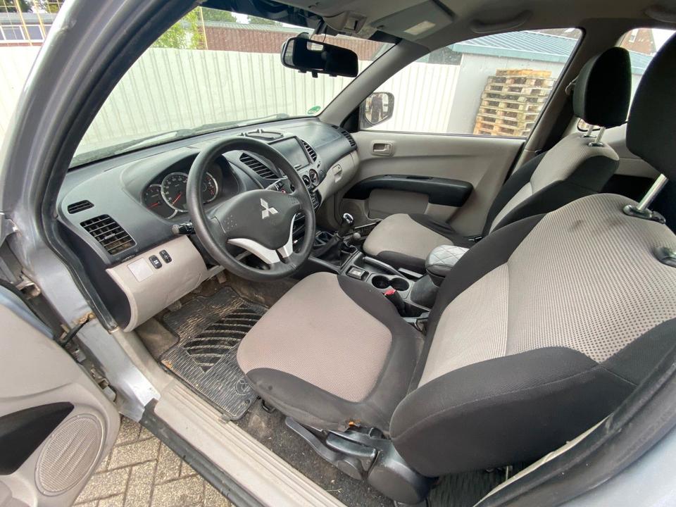 Mitsubishi L200 PICK UP 4X4 пробіг: 218000 рік: März 2010 Diesel ціна: 4999 Silber - Фото 16