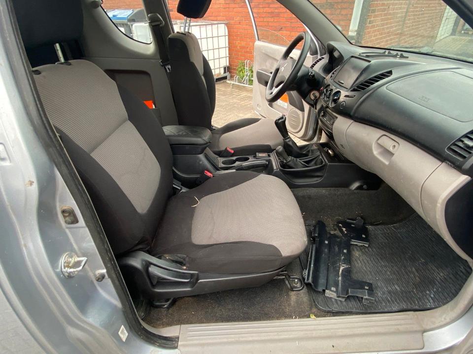 Mitsubishi L200 PICK UP 4X4 пробіг: 218000 рік: März 2010 Diesel ціна: 4999 Silber - Фото 18