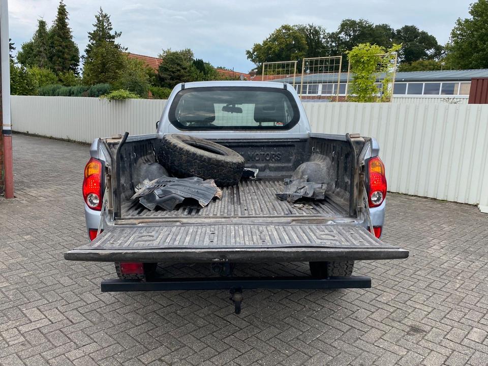 Mitsubishi L200 PICK UP 4X4 пробіг: 218000 рік: März 2010 Diesel ціна: 4999 Silber - Фото 5