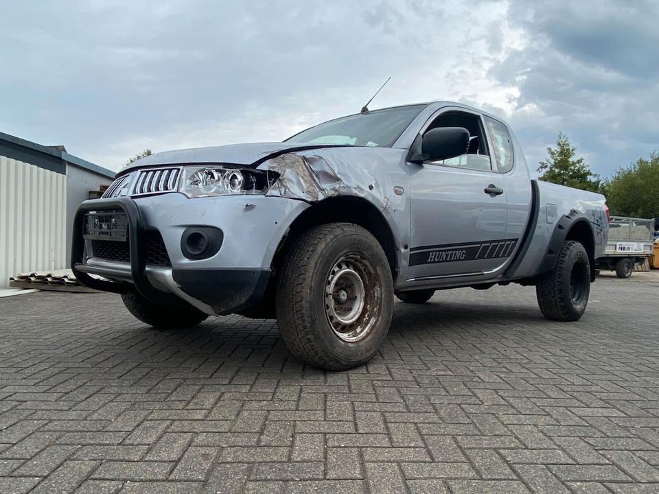 Mitsubishi L200 PICK UP 4X4 пробіг: 218000 рік: März 2010 Diesel ціна: 4999 Silber - Фото 9