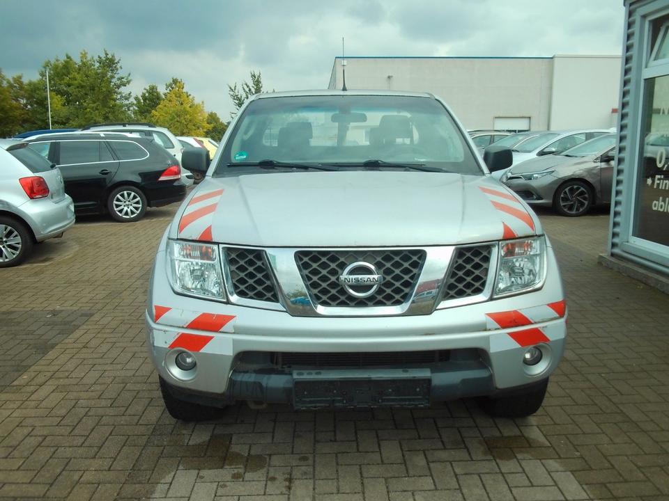 Nissan Navara Pickup King Cab SE 4X4 пробіг: 264000 рік: Dezember 2006 Diesel потужність:171 PS коробка: Manuell ціна: 3900 Silber - Фото 0