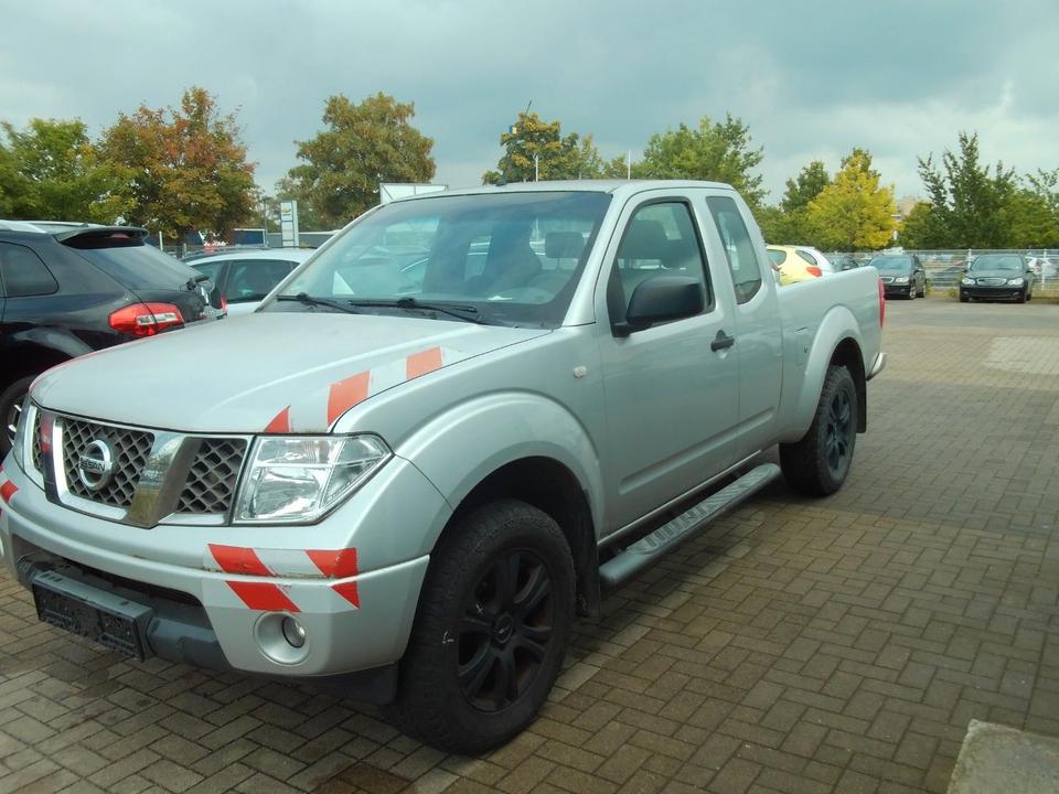 Nissan Navara Pickup King Cab SE 4X4 пробіг: 264000 рік: Dezember 2006 Diesel потужність:171 PS коробка: Manuell ціна: 3900 Silber - Фото 1