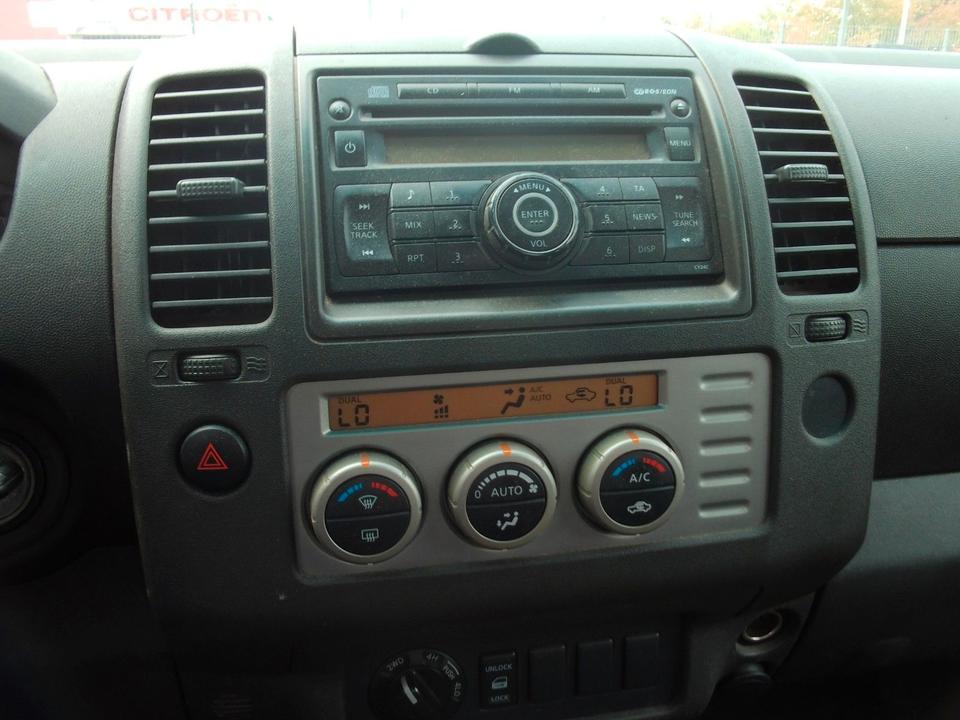 Nissan Navara Pickup King Cab SE 4X4 пробіг: 264000 рік: Dezember 2006 Diesel потужність:171 PS коробка: Manuell ціна: 3900 Silber - Фото 4