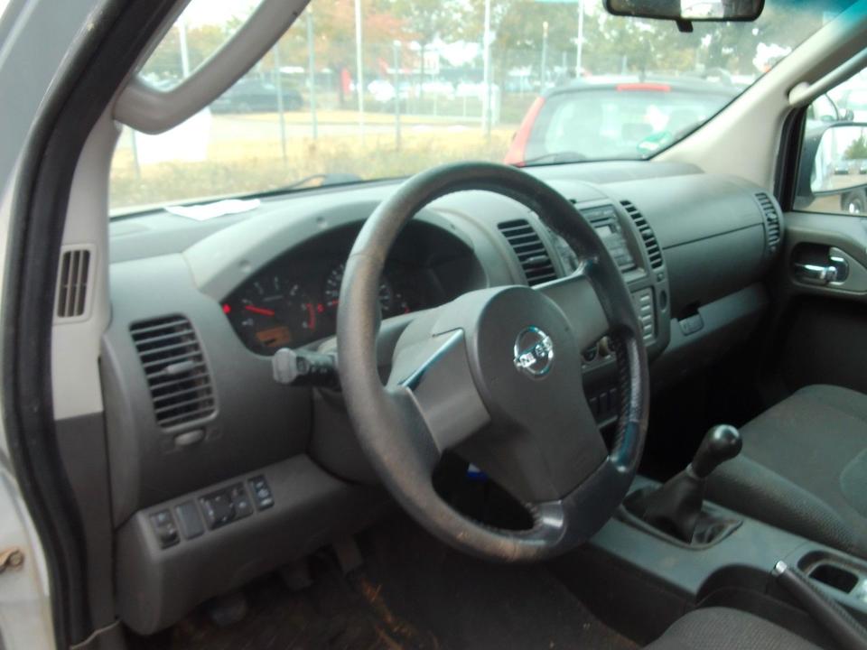Nissan Navara Pickup King Cab SE 4X4 пробіг: 264000 рік: Dezember 2006 Diesel потужність:171 PS коробка: Manuell ціна: 3900 Silber - Фото 5