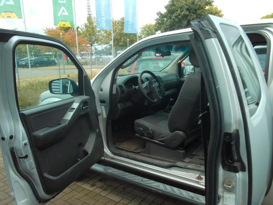 Nissan Navara Pickup King Cab SE 4X4 пробіг: 264000 рік: Dezember 2006 Diesel потужність:171 PS коробка: Manuell ціна: 3900 Silber - Фото 7