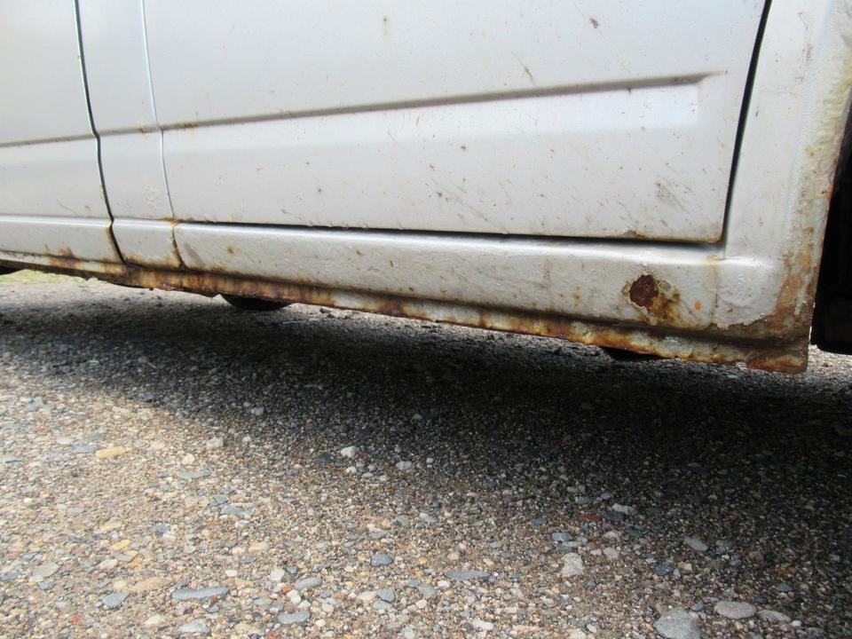 Volkswagen T4 Multivan 2.5 TDI пробіг: 345000 рік: September 2002 Diesel потужність:102 PS коробка: Manuell Silber - Фото 12