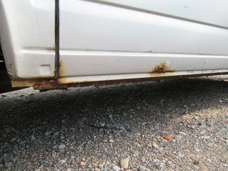 Volkswagen T4 Multivan 2.5 TDI пробіг: 345000 рік: September 2002 Diesel потужність:102 PS коробка: Manuell Silber - Фото 13