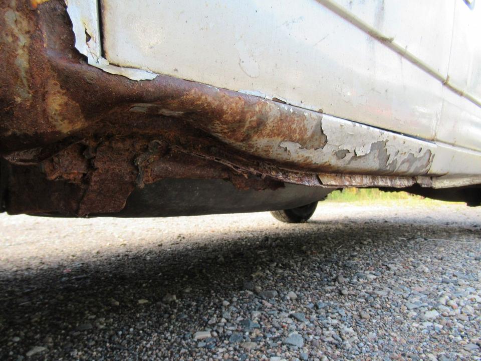 Volkswagen T4 Multivan 2.5 TDI пробіг: 345000 рік: September 2002 Diesel потужність:102 PS коробка: Manuell Silber - Фото 16