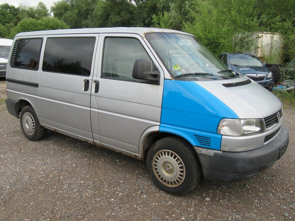 Volkswagen T4 Multivan 2.5 TDI пробіг: 345000 рік: September 2002 Diesel потужність:102 PS коробка: Manuell Silber - Фото 2