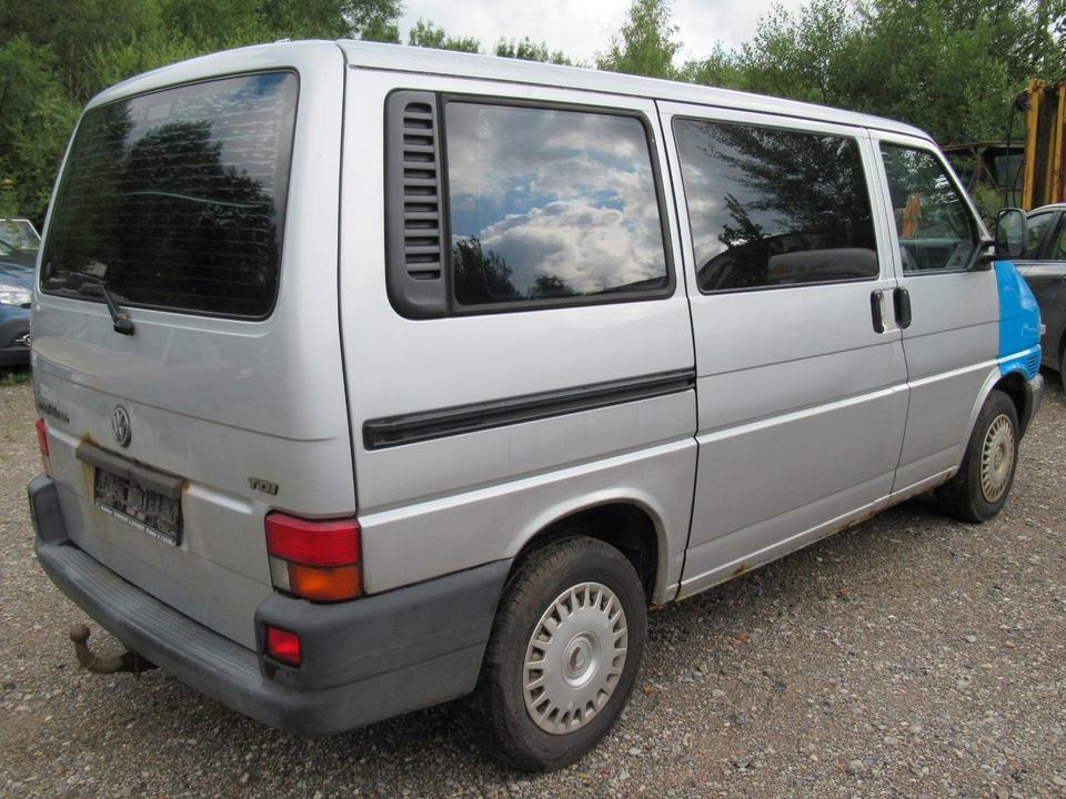 Volkswagen T4 Multivan 2.5 TDI пробіг: 345000 рік: September 2002 Diesel потужність:102 PS коробка: Manuell Silber - Фото 4