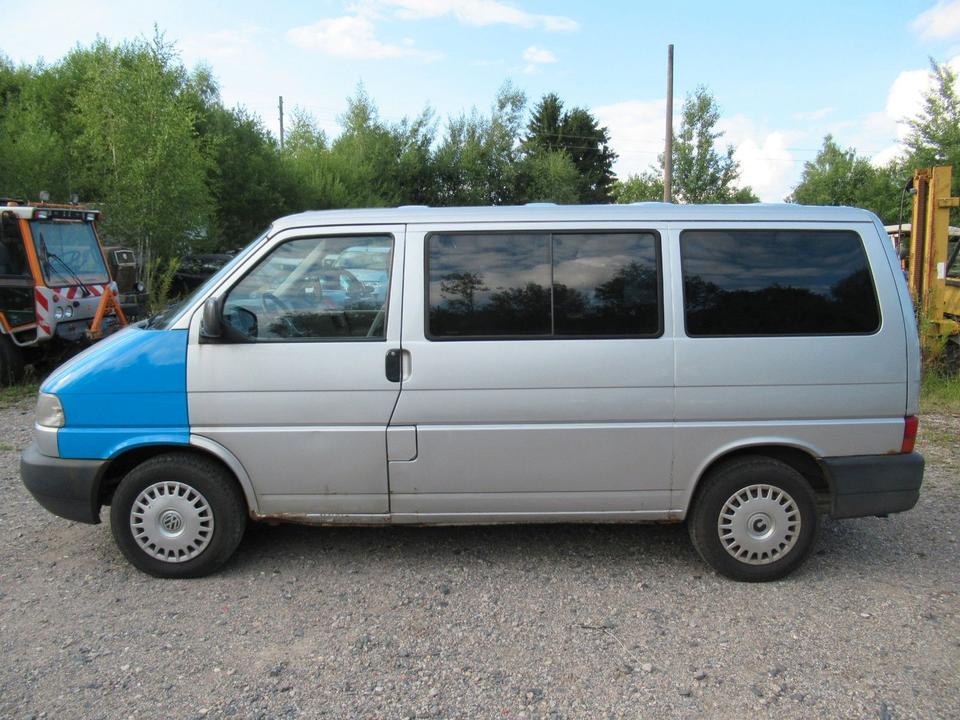 Volkswagen T4 Multivan 2.5 TDI пробіг: 345000 рік: September 2002 Diesel потужність:102 PS коробка: Manuell Silber - Фото 7