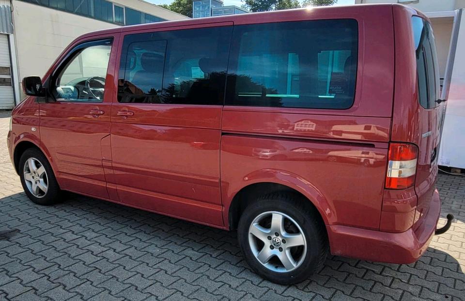 VW T5 Multivan Multivan 2.5 TDI mit Klimatronic und Wohnmobil Zul пробіг: 448753 рік: September 2005 Diesel потужність:174 PS коробка: Manuell ціна: 3000 - Фото 0