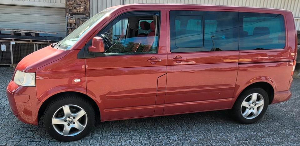 VW T5 Multivan Multivan 2.5 TDI mit Klimatronic und Wohnmobil Zul пробіг: 448753 рік: September 2005 Diesel потужність:174 PS коробка: Manuell ціна: 3000 - Фото 1