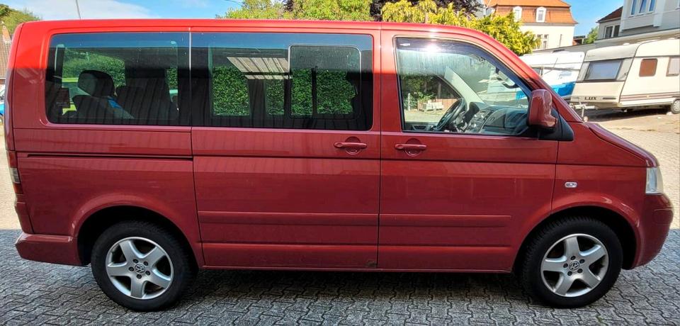 VW T5 Multivan Multivan 2.5 TDI mit Klimatronic und Wohnmobil Zul пробіг: 448753 рік: September 2005 Diesel потужність:174 PS коробка: Manuell ціна: 3000 - Фото 3