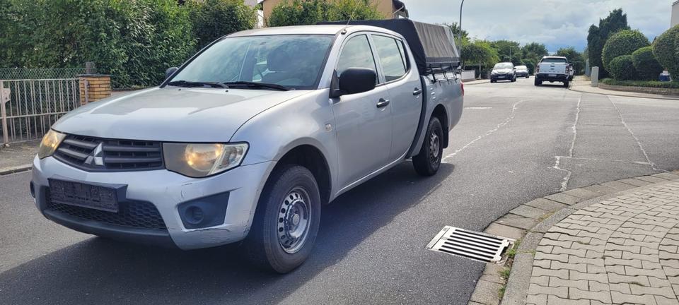 Mitsubishi L200 - Kaot 1. Hand TÜV Juni 26 пробіг: 267000 рік: Mai 2012 Diesel потужність:127 PS коробка: Manuell ціна: 5900 - Фото 0