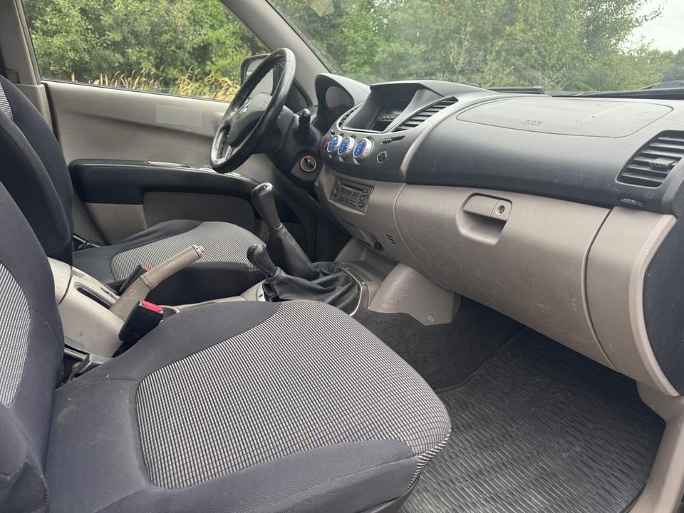 Mitsubishi L200 2.5 4WD пробіг: 235000 рік: März 2008 Diesel потужність:165 PS коробка: Manuell ціна: 5900 - Фото 10
