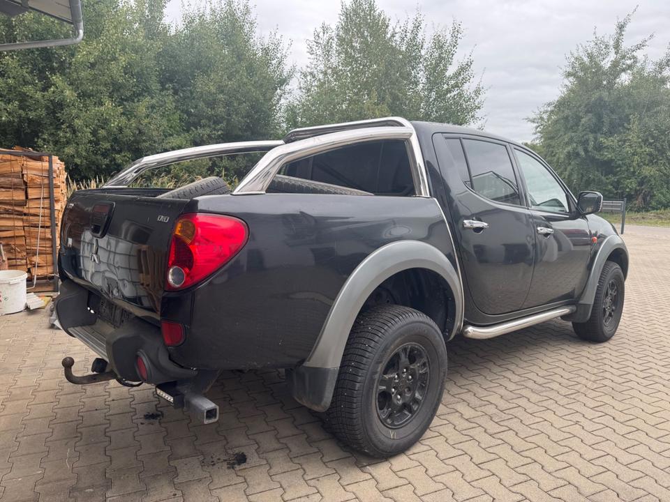 Mitsubishi L200 2.5 4WD пробіг: 235000 рік: März 2008 Diesel потужність:165 PS коробка: Manuell ціна: 5900 - Фото 4