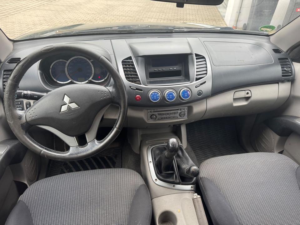 Mitsubishi L200 2.5 4WD пробіг: 235000 рік: März 2008 Diesel потужність:165 PS коробка: Manuell ціна: 5900 - Фото 7