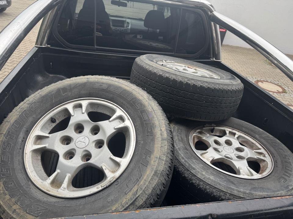 Mitsubishi L200 2.5 4WD пробіг: 235000 рік: März 2008 Diesel потужність:165 PS коробка: Manuell ціна: 5900 - Фото 8