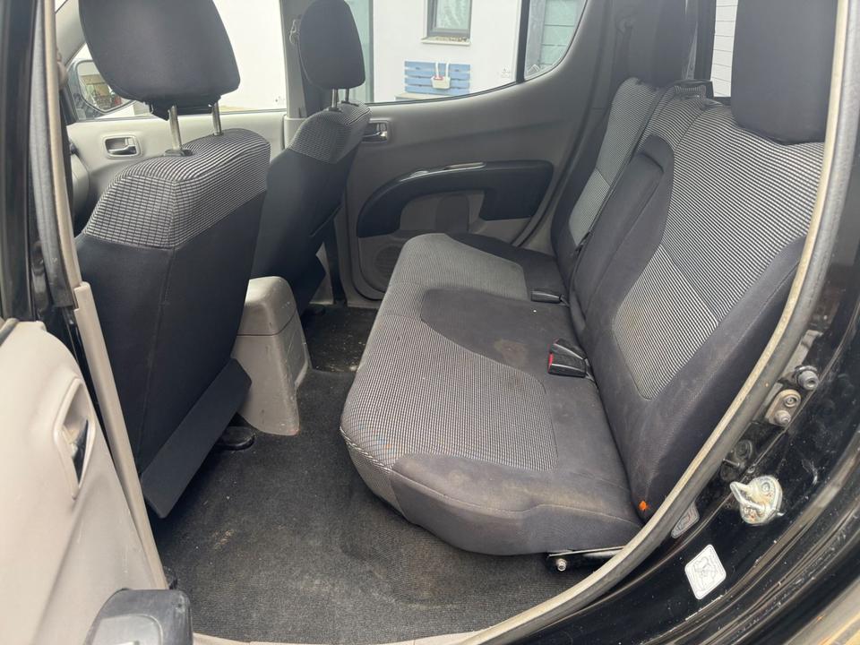 Mitsubishi L200 2.5 4WD пробіг: 235000 рік: März 2008 Diesel потужність:165 PS коробка: Manuell ціна: 5900 - Фото 9