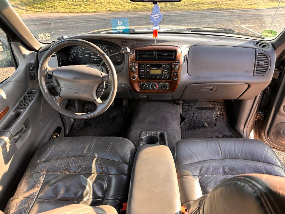 Ford Explorer 4.0 V6 Allrad 4x4  пробіг: 265000 рік: Juli 2000 Autogas (LPG) потужність:206 PS коробка: Automatik ціна: 6000 - Фото 5