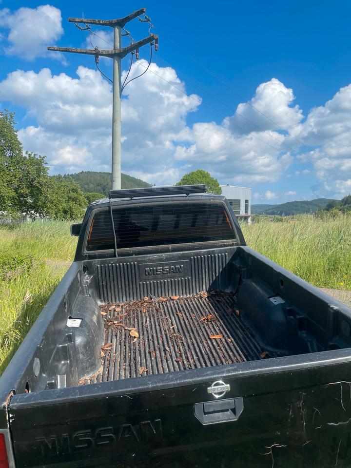 Nissan D22 Navara KingCab Pickup пробіг: 180000 рік: August 2000 Diesel коробка: Manuell потужність:103 PS ціна: 3491 ціна: 3491 Schwarz - Фото 10