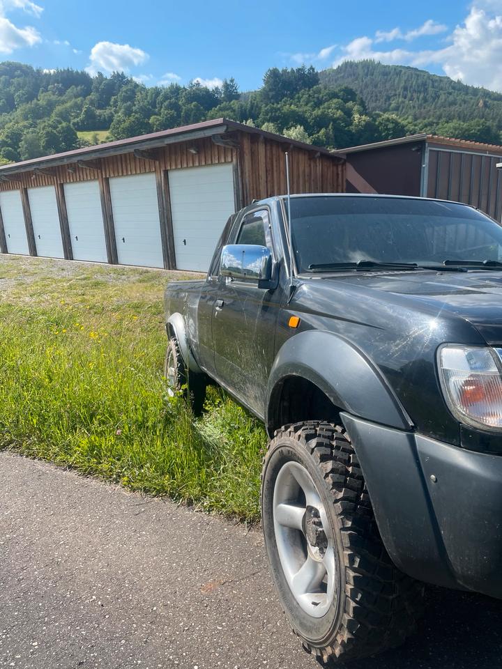 Nissan D22 Navara KingCab Pickup пробіг: 180000 рік: August 2000 Diesel коробка: Manuell потужність:103 PS ціна: 3491 ціна: 3491 Schwarz - Фото 11