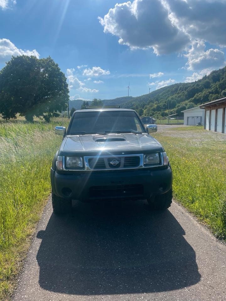 Nissan D22 Navara KingCab Pickup пробіг: 180000 рік: August 2000 Diesel коробка: Manuell потужність:103 PS ціна: 3491 ціна: 3491 Schwarz - Фото 12
