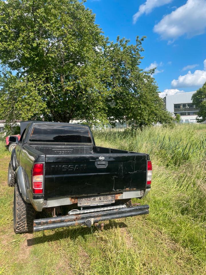 Nissan D22 Navara KingCab Pickup пробіг: 180000 рік: August 2000 Diesel коробка: Manuell потужність:103 PS ціна: 3491 ціна: 3491 Schwarz - Фото 5