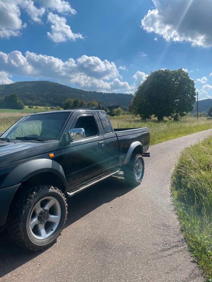 Nissan D22 Navara KingCab Pickup пробіг: 180000 рік: August 2000 Diesel коробка: Manuell потужність:103 PS ціна: 3491 ціна: 3491 Schwarz - Фото 7