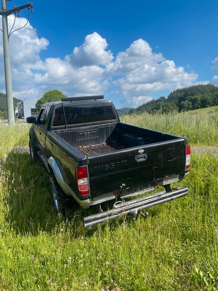Nissan D22 Navara KingCab Pickup пробіг: 180000 рік: August 2000 Diesel коробка: Manuell потужність:103 PS ціна: 3491 ціна: 3491 Schwarz - Фото 9