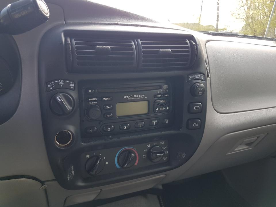Ford Explorer U2 4x4 Allrad 4,0 V6 Geländewagen Automatik Alu пробіг: 216000 рік: Oktober 1998 Benzin потужність:206 PS коробка: Automatik ціна: 1999 - Фото 12
