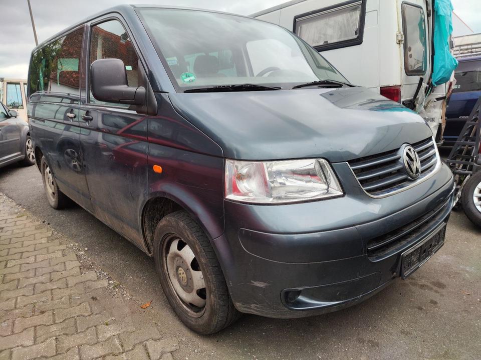 купити авто Volkswagen T5 Transporter Bus Multivan Startline рік: November 2007 Diesel потужність:131 PS коробка: Manuell Van/Bus ціна: 2990 - Фото 0