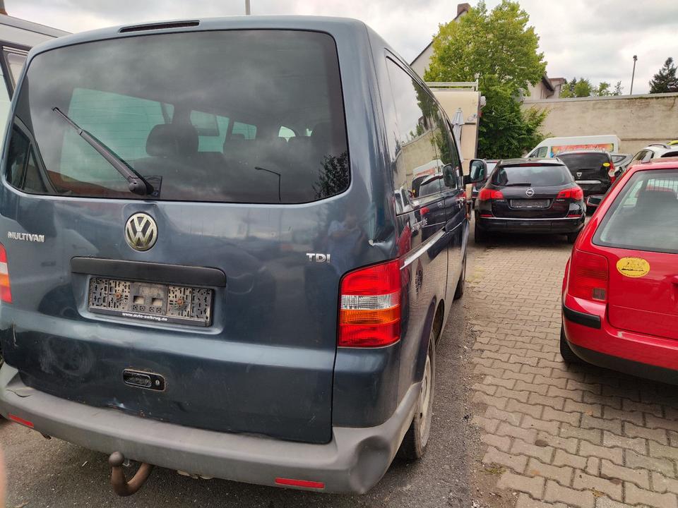 купити авто Volkswagen T5 Transporter Bus Multivan Startline рік: November 2007 Diesel потужність:131 PS коробка: Manuell Van/Bus ціна: 2990 - Фото 2