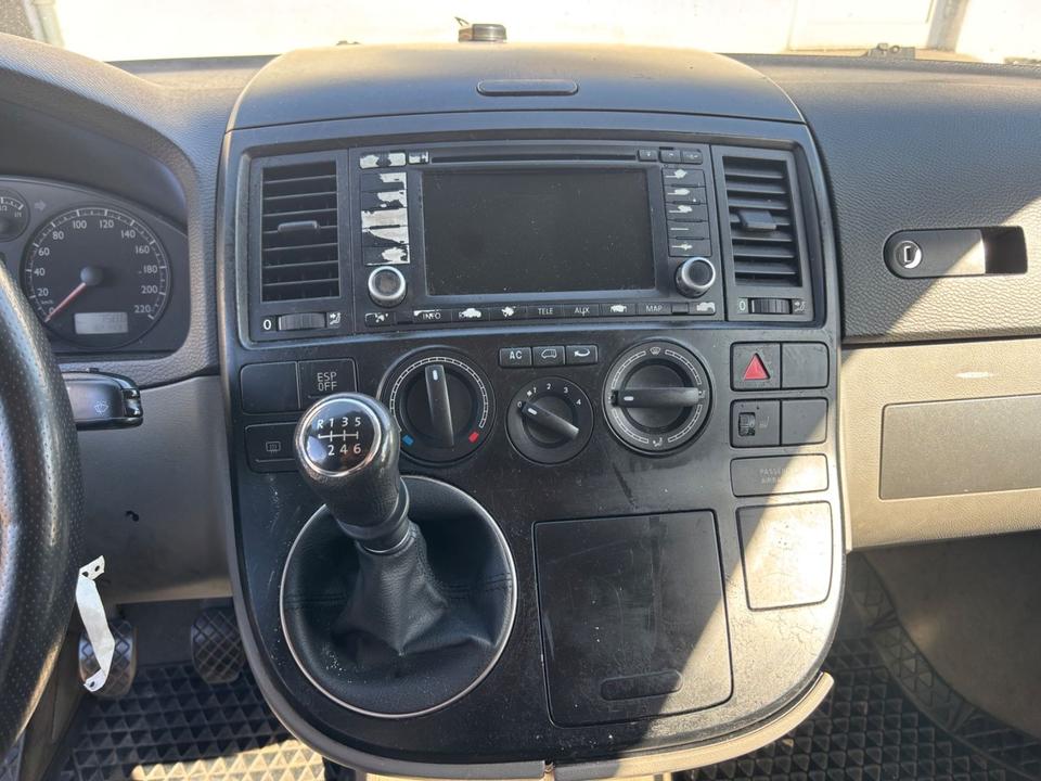 Купити надійний бус Volkswagen T5 Transporter Bus Multivan пробіг: 321450 рік: Juli 2006 Diesel потужність:131 PS ціна: 2950 - Фото 11