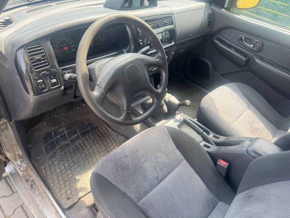 Mitsubishi L200 пробіг: 290000 рік: Mai 2002 Diesel потужність:116 PS коробка: Manuell ціна: 2900 - Фото 4