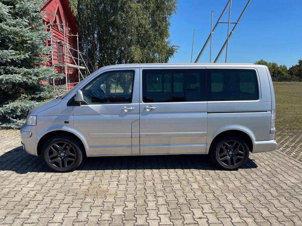 Volkswagen T5 Multivan 2.5 TDI 2x Schiebetür Klima AHK рік: September 2003 Diesel потужність:174 PS коробка: Manuell ціна: 2990 - Фото 8