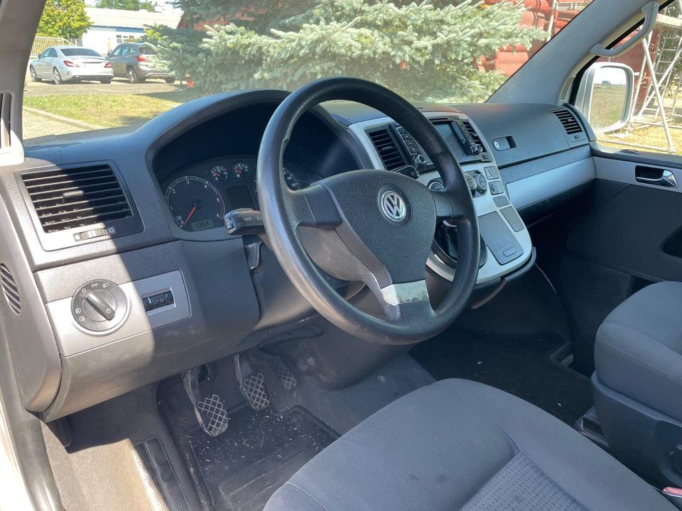 Volkswagen T5 Multivan 2.5 TDI 2x Schiebetür Klima AHK рік: September 2003 Diesel потужність:174 PS коробка: Manuell ціна: 2990 - Фото 9