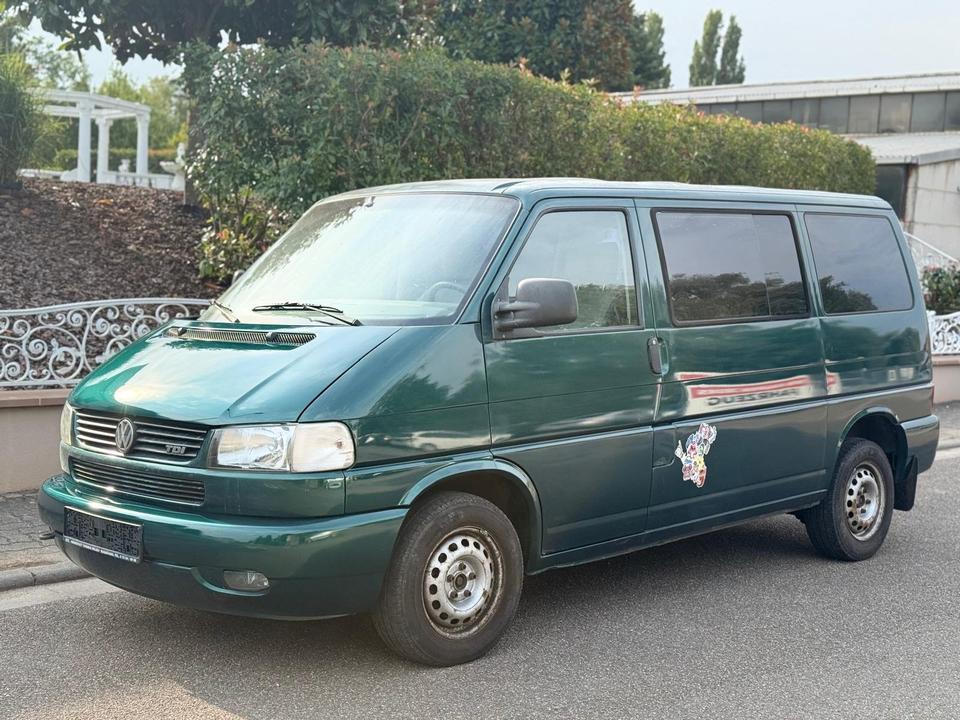 VW T4 Multivan пробіг: 365000 рік: März 1996 Diesel потужність:102 PS коробка: Manuell ціна: 2900 - Фото 0